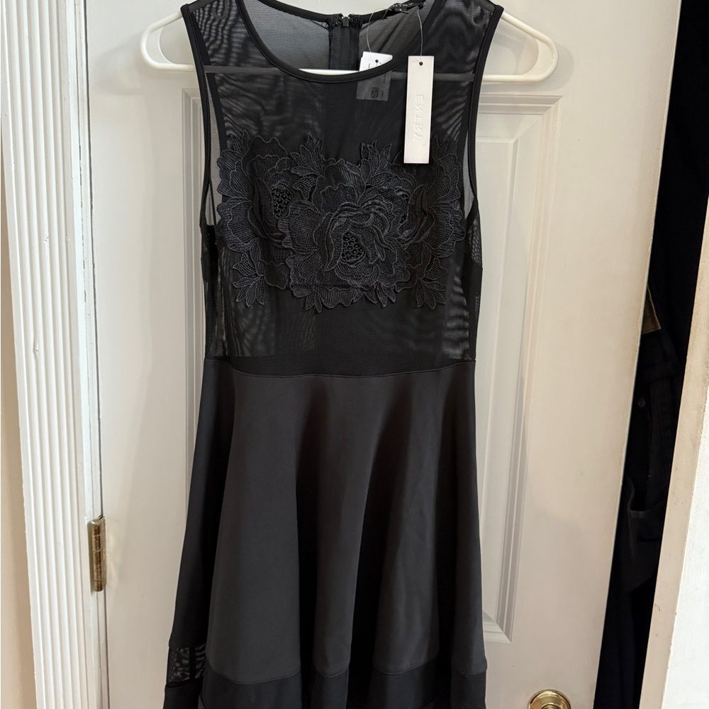 Entry Elegant Black Lace Mini Dress with floral detail